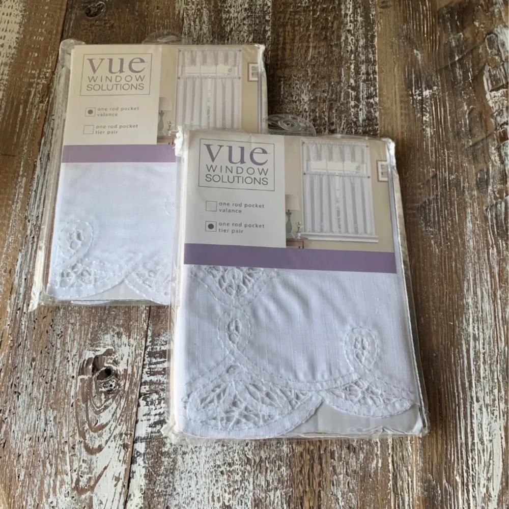Vue valance & tier pair